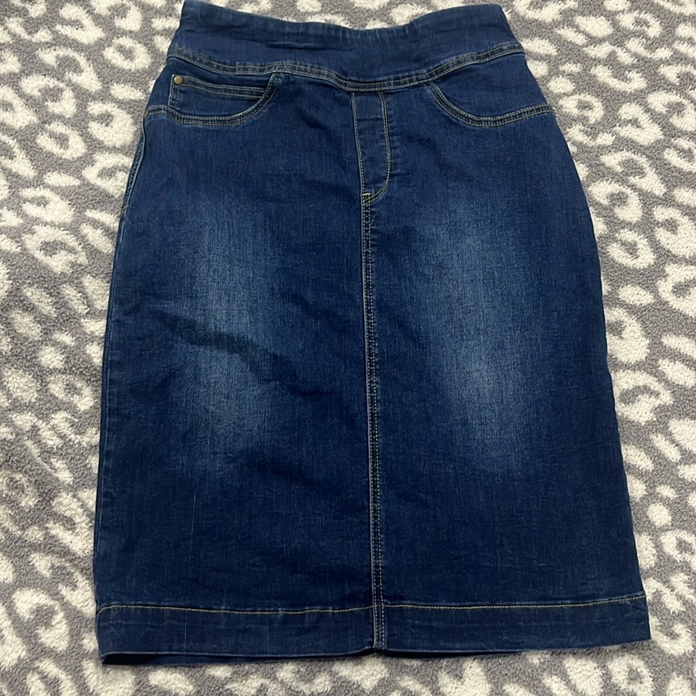 Main Street exchange skirt